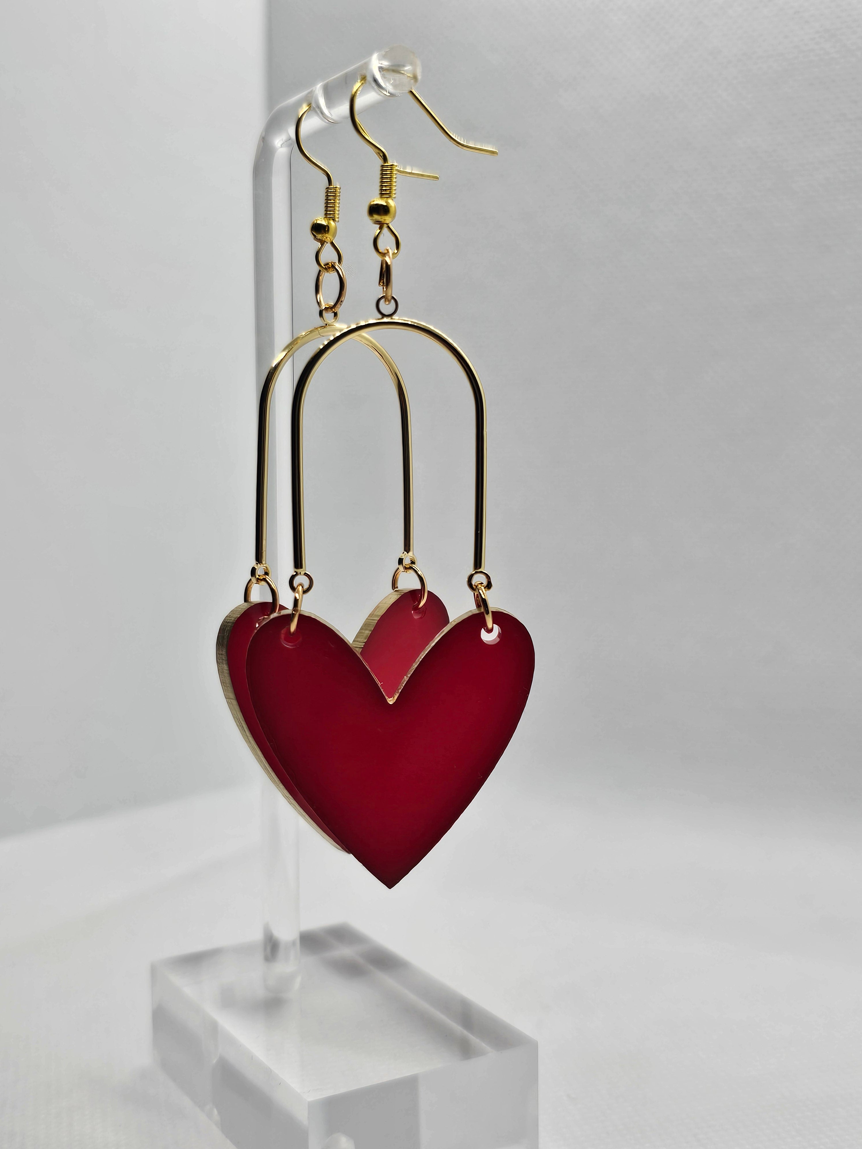 Red heart-shaped earrings  image 2