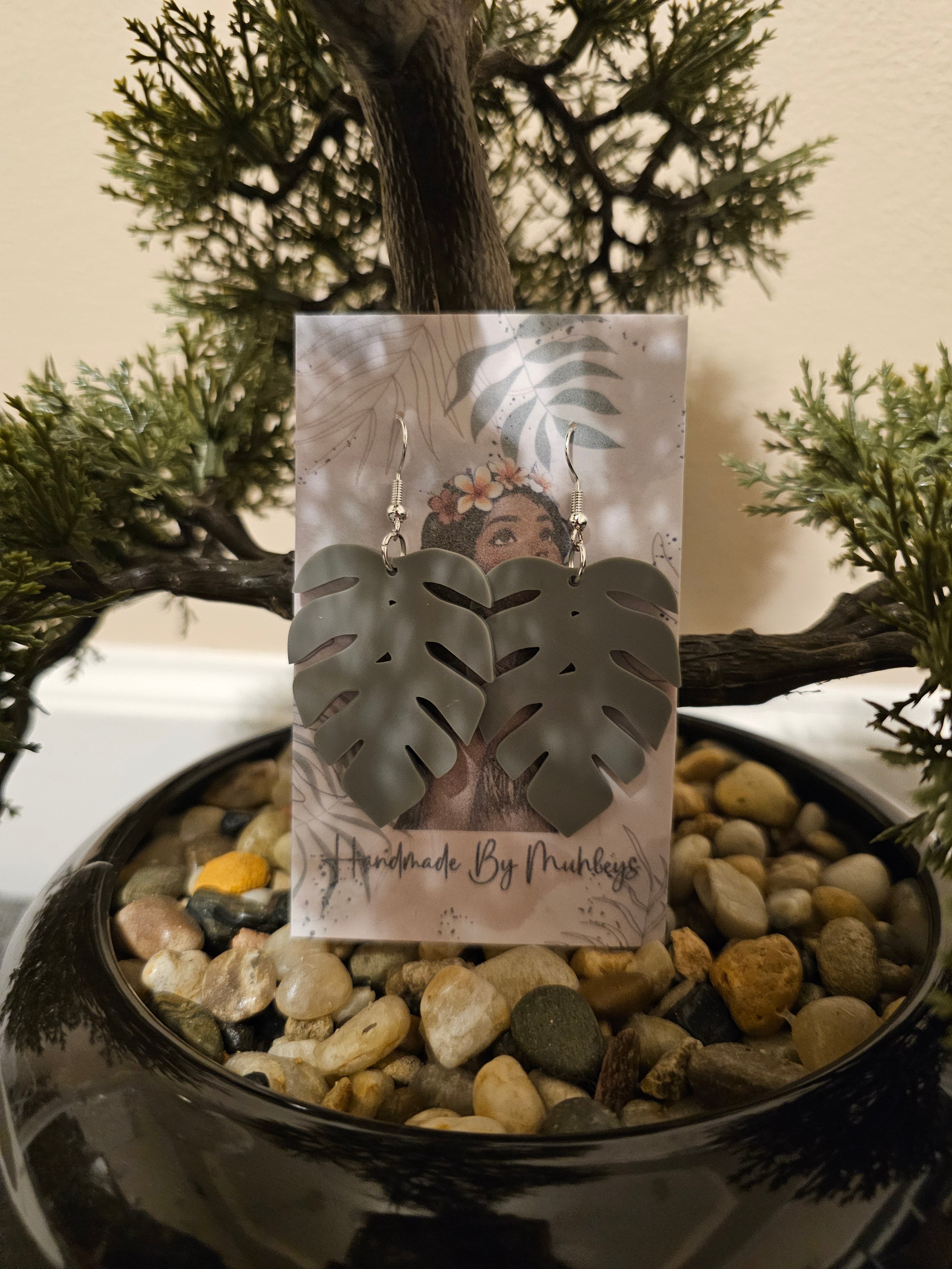 Monstera image 1